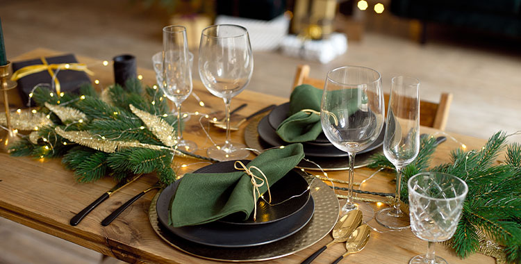 Uma imagem ilustrando uma decoração de Natal para mesa