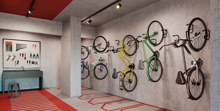 fotografia de bicicletas penduradas na parede