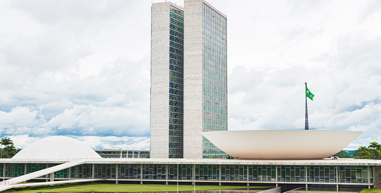Fotografia externa do congresso nacional em Brasília