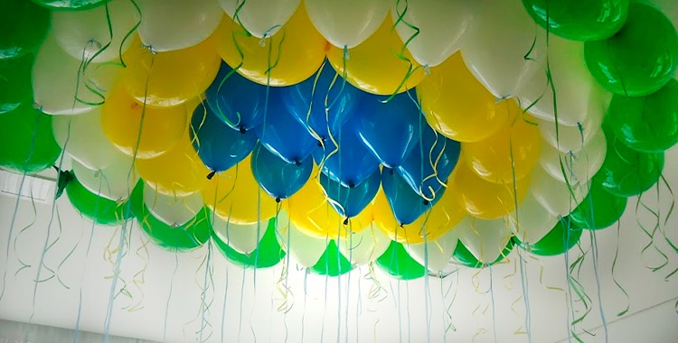 Figura ilustrando vários balões nas cores do Brasil