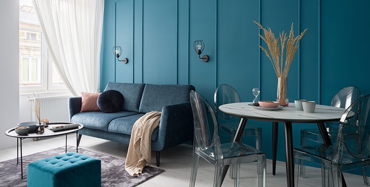 Uma imagem mostrando a decoração de um apartamento na cor azul