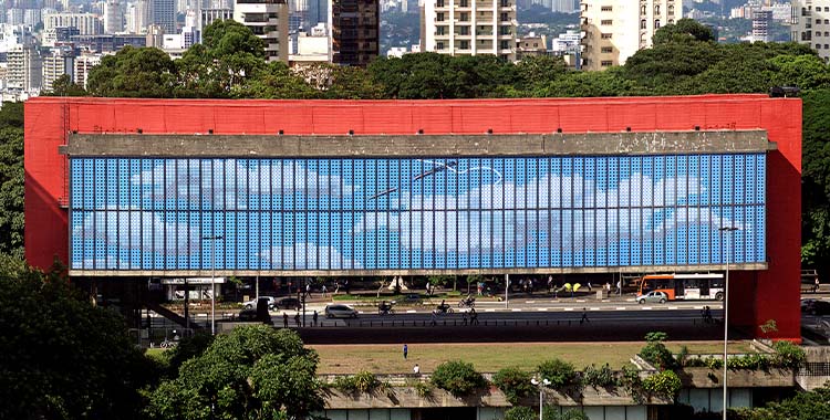 Fotografia da fachada do MASP- Museu de arte de São Paulo