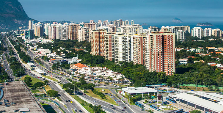 Uma fotografia mostrando o bairro da Barra da Tijuca no Rio de Janeiro