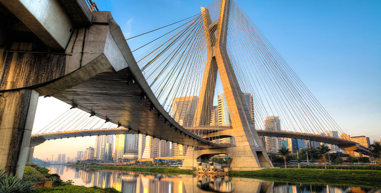Uma fotografia da Ponte estaiada em São Paulo