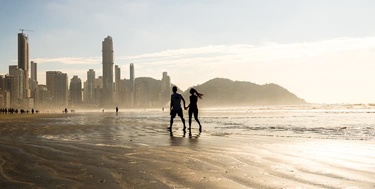 Planeje uma viagem em casal pelos belos destinos do Brasil