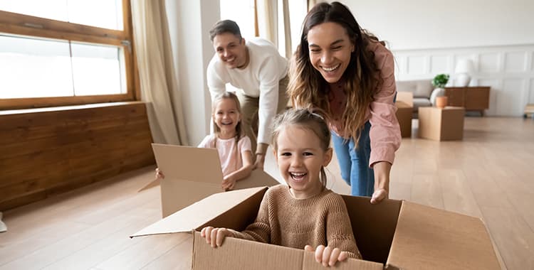 Ideias de brincadeiras e atividades para entreter as crianças em casa
