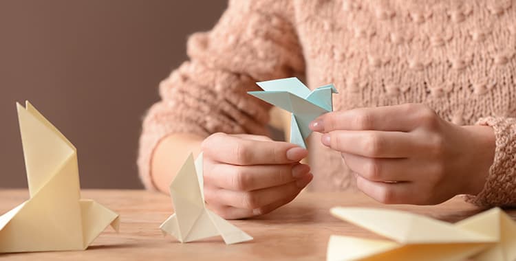 5 atividades manuais terapêuticas para fazer em casa