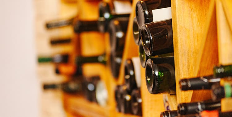 Gosta de vinho? Dicas para montar uma adega no seu apartamento