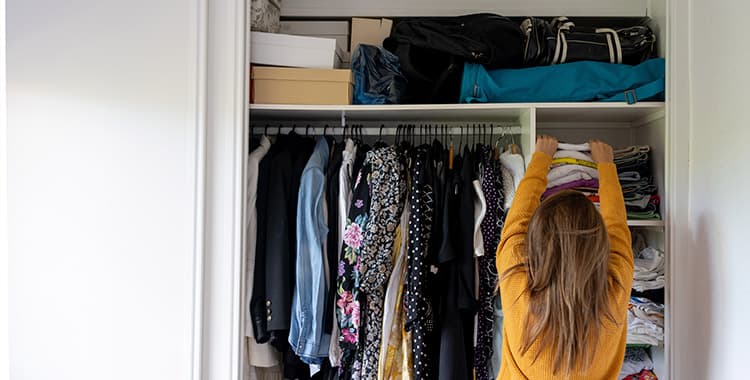 Aprenda a evitar mofo dentro do guarda-roupa