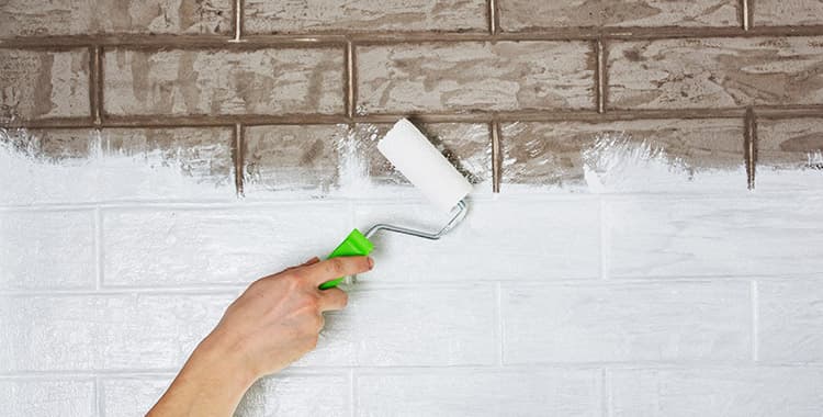 Aprenda como cobrir azulejos sem obras e renovar os ambientes