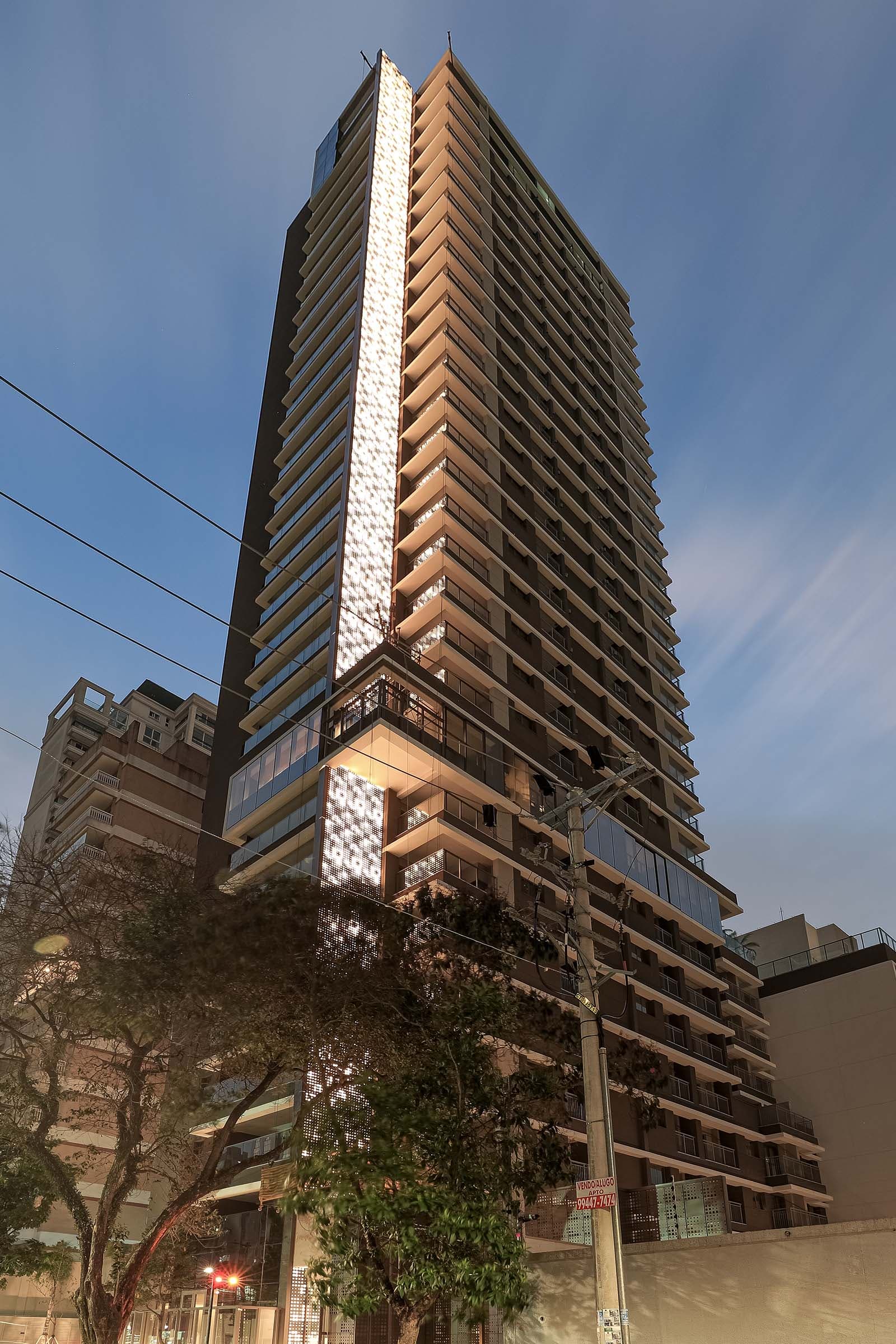 Fachada noturna