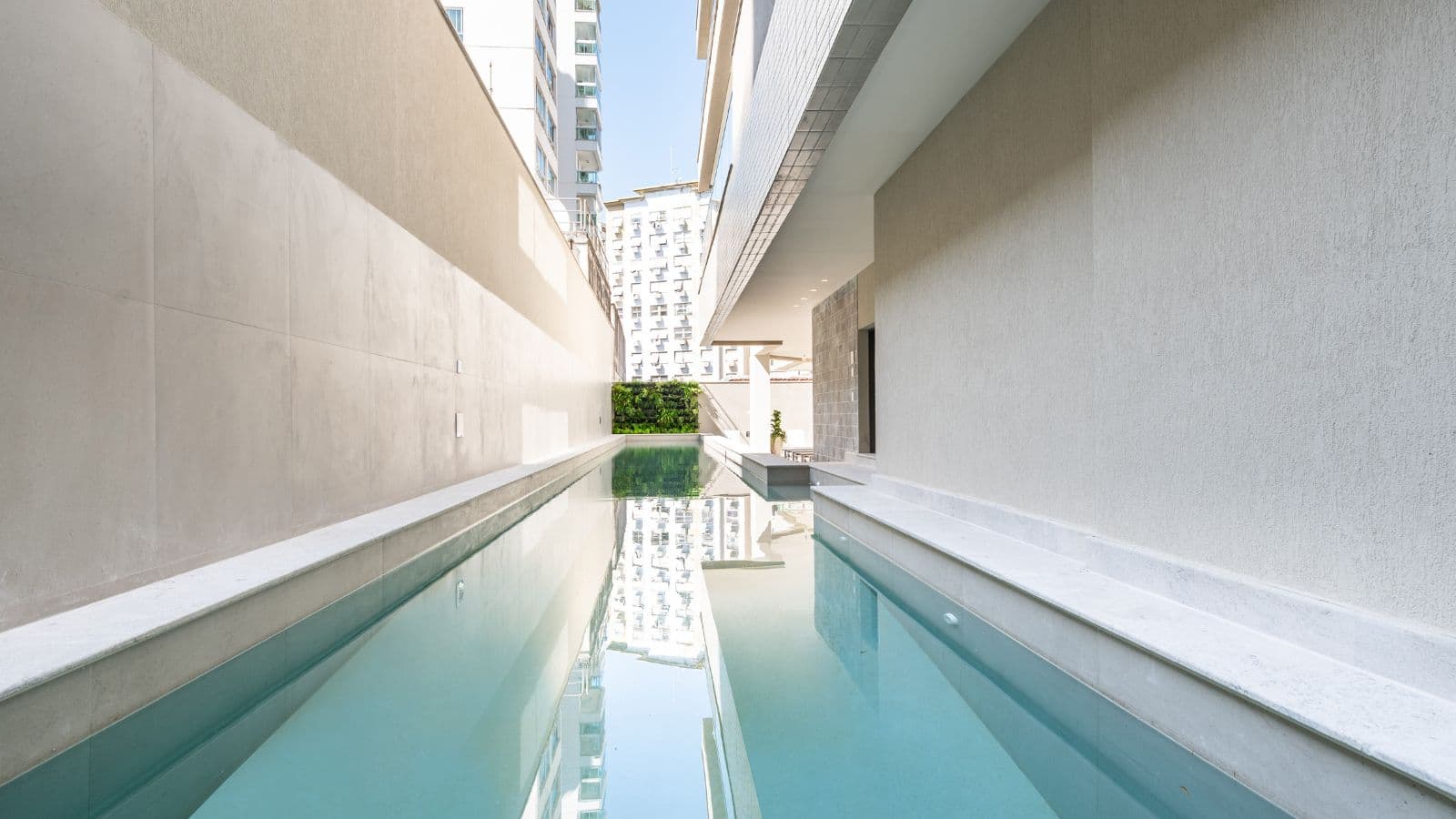 Foto real da piscina do Home Boutique by Tegra