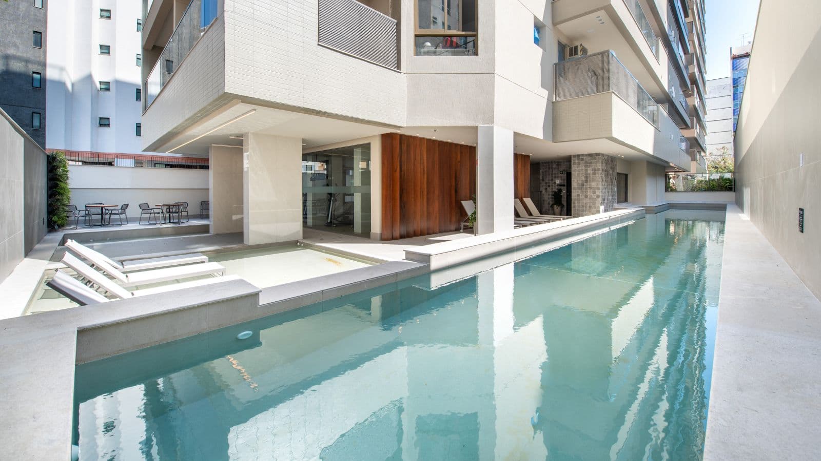Foto real da piscina do Home Boutique by Tegra